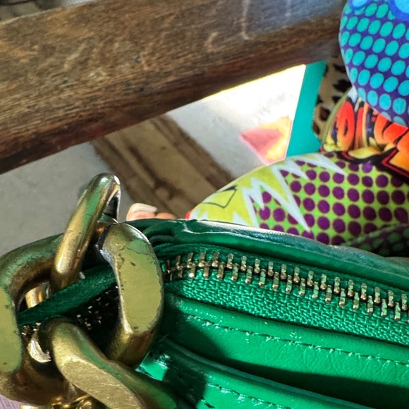💚🤮🐸🦖Rebecca Minkoff Green Shoulder Bag with Gold Chain - Picture 3 of 16
